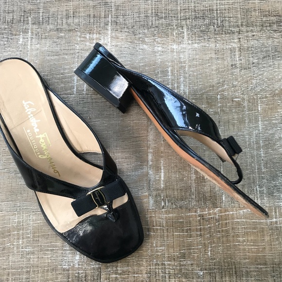 SOLDSalvatore Ferragamo Black patent thong sandals - Picture 2 of 7